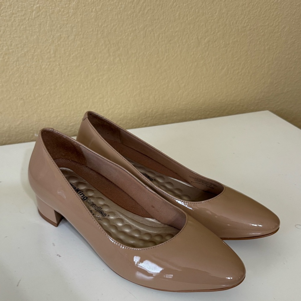 The Walking Cradle Co Tan Heels - Picture 2 of 6